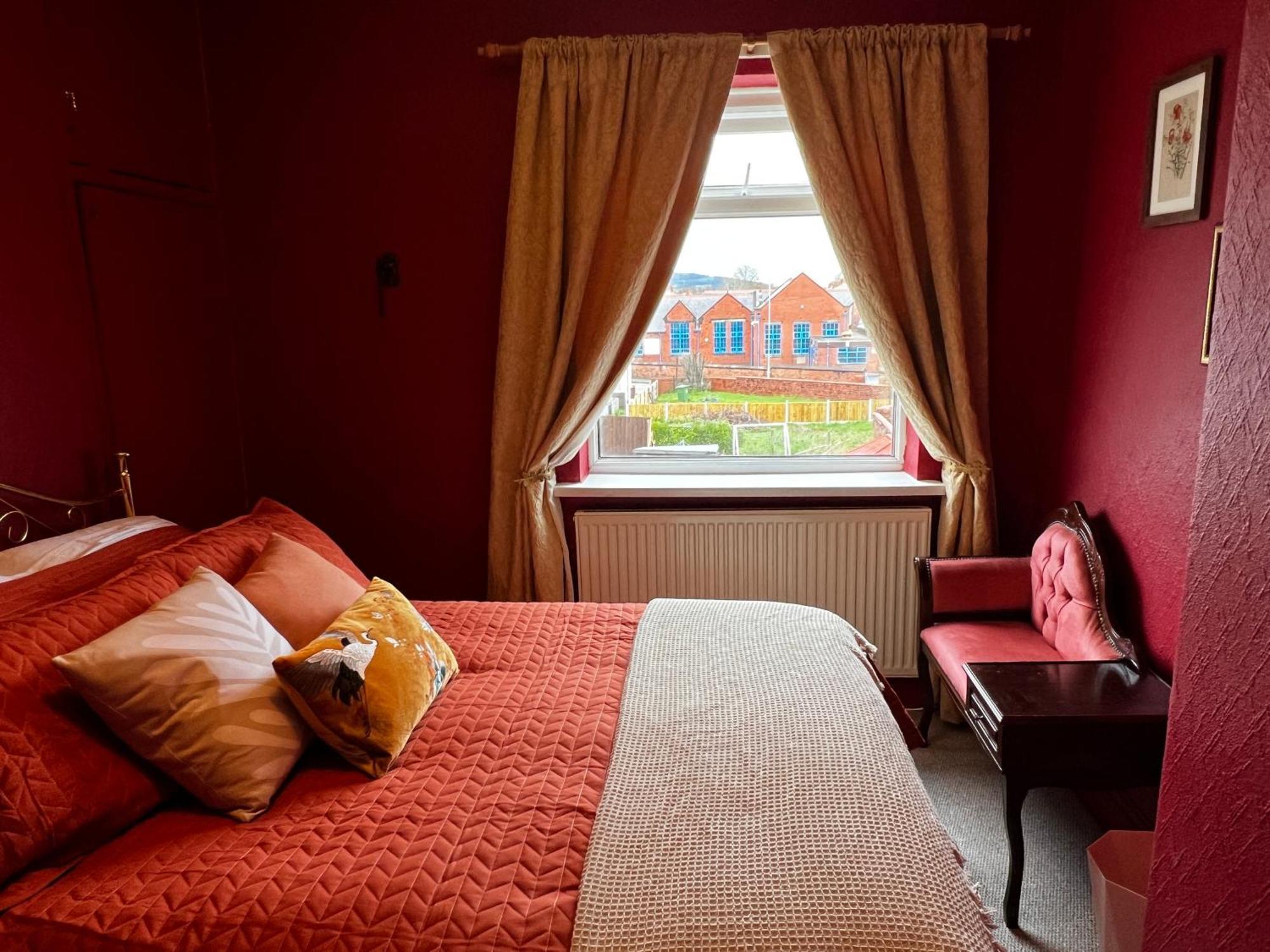 Robin'S Hollow: 2Bd Home Near Wrexham Afc Exterior photo